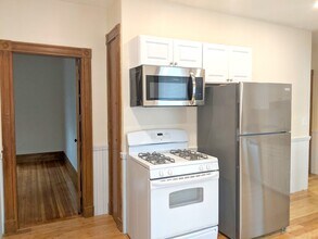 9 Belknap St, Unit 3 in Somerville, MA - Building Photo - Building Photo