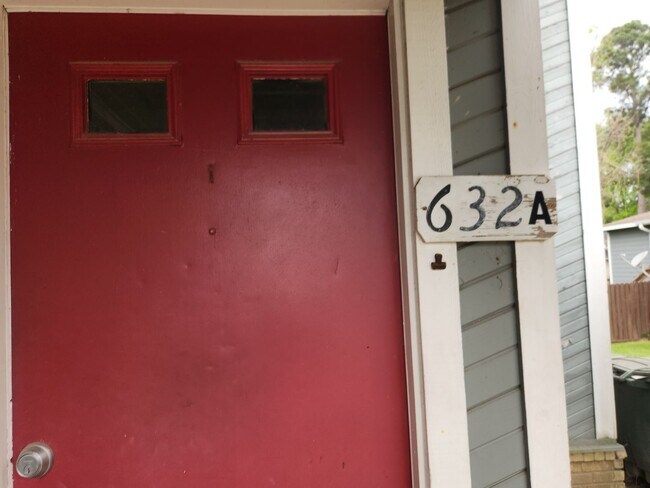 632 B Normal Park Dr in Huntsville, TX - Building Photo - Building Photo