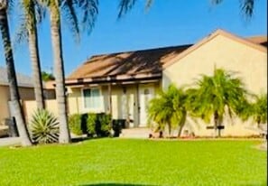 8895 Bennett Ave in Fontana, CA - Building Photo