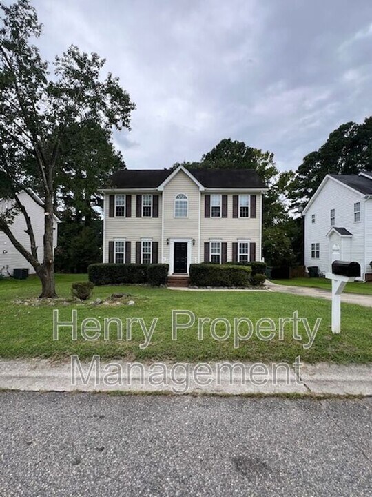 5716 Brookshadow Dr in Raleigh, NC - Foto de edificio