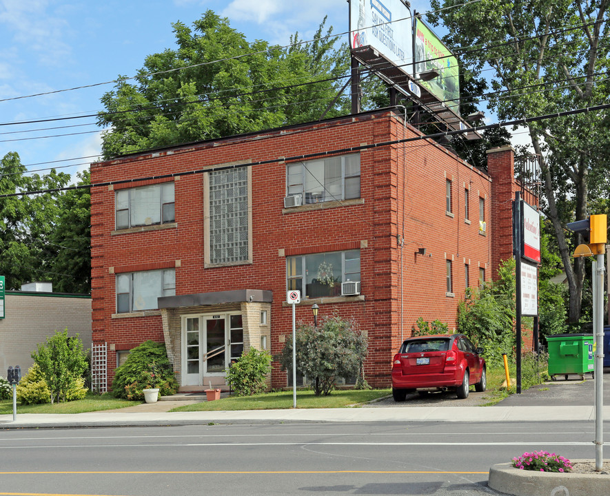 832 King St W in Hamilton, ON - Building Photo