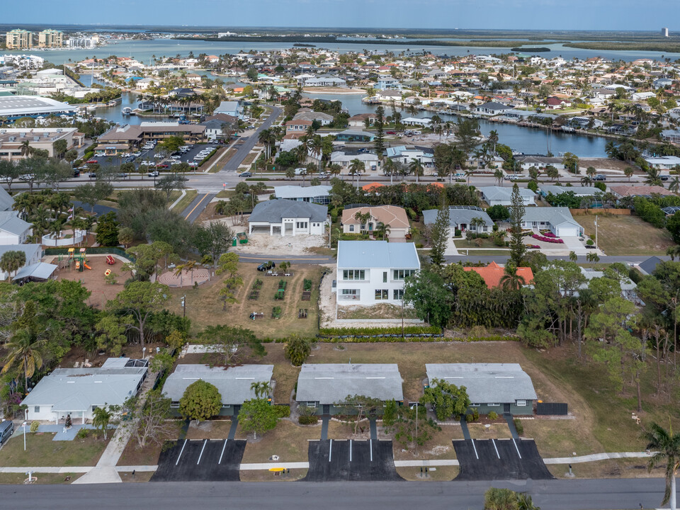 634-650 6th Ave in Marco Island, FL - Building Photo