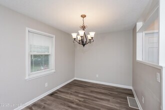 803 Candleglow Ct in Louisville, KY - Building Photo - Building Photo