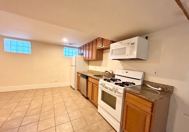 1623 Tremont St, Unit 1 in Boston, MA - Building Photo - Building Photo