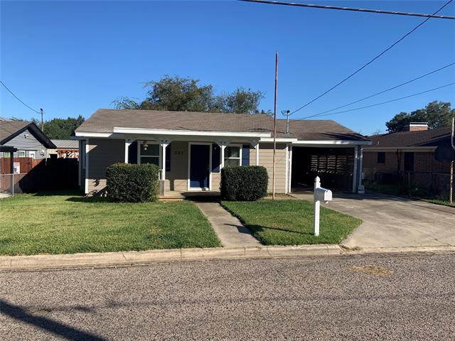 307 Hall St in Whitesboro, TX - Building Photo