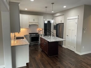 2049 Kerry Dr NE in Rochester, MN - Building Photo - Building Photo