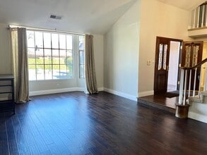 17012 Hartsook St in Los Angeles, CA - Building Photo - Building Photo