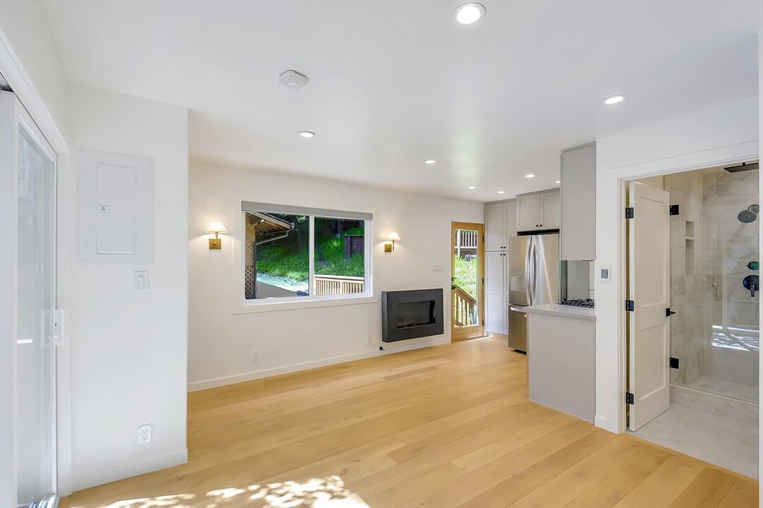 112 Cypress Dr in Fairfax, CA - Building Photo