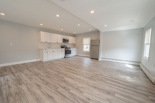 12 Union Ave in East Patchogue, NY - Building Photo - Building Photo