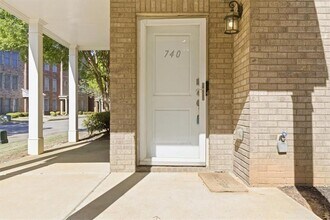 740 Liberty Commons Dr NW in Atlanta, GA - Building Photo - Building Photo