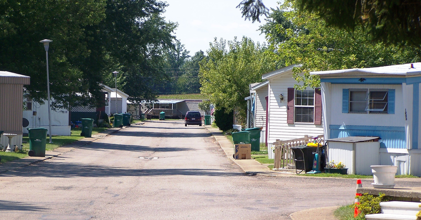 Villa Vista Mobile Park in Newark, OH - Building Photo