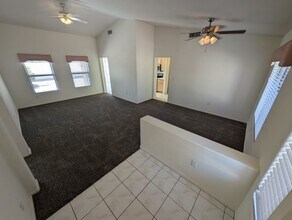 10113 Cresent Creek Dr in Las Vegas, NV - Building Photo - Building Photo
