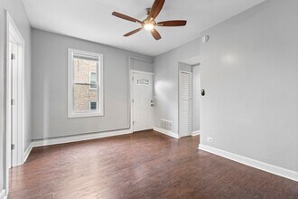 2619 W Hirsch St, Unit 2 in Chicago, IL - Building Photo - Building Photo