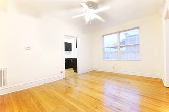 5207 W Belmont Ave-Unit -5207-2A in Chicago, IL - Building Photo - Building Photo