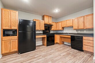 Coral North Apartments in Coralville, IA - Foto de edificio - Building Photo