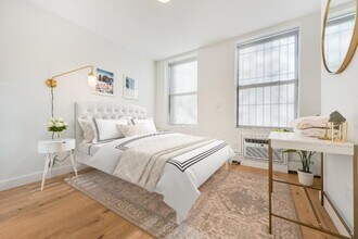 205 10th Ave in New York, NY - Building Photo - Building Photo
