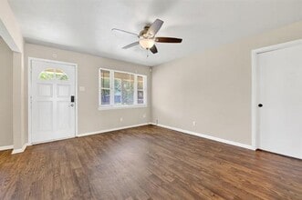2539 Hillsboro Ave in Dallas, TX - Building Photo - Building Photo