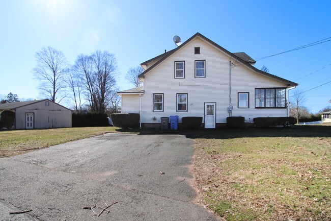 29 Cumberland St in Manchester, CT - Building Photo - Building Photo