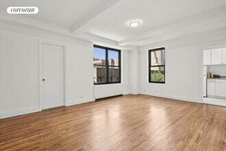 200 W 16th St in New York, NY - Building Photo - Building Photo