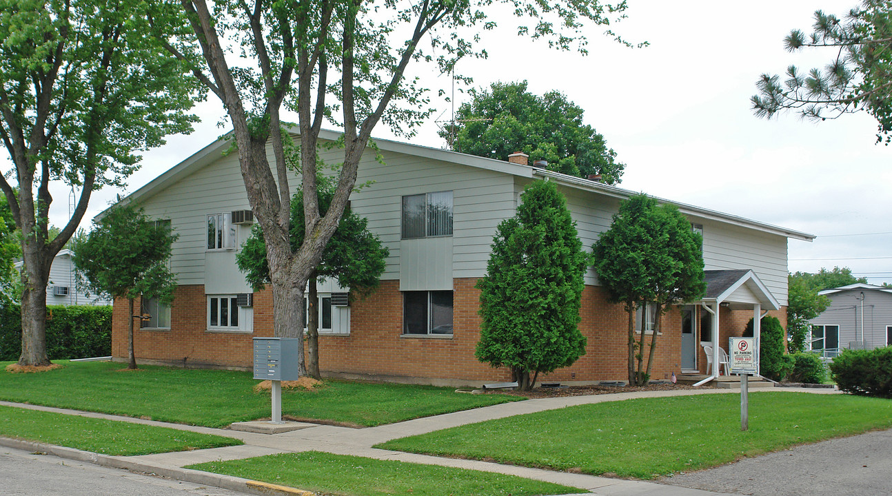 715 Rice St in Horicon, WI - Foto de edificio