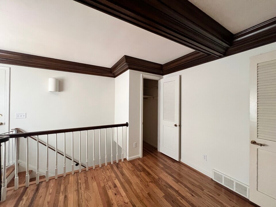 680 Overland St in Cincinnati, OH - Building Photo