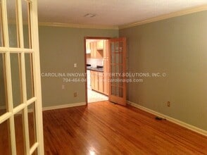 4535 Dawnwood Dr in Charlotte, NC - Building Photo - Building Photo