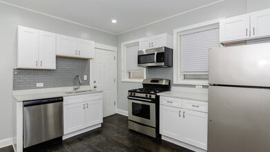 2049 W Coulter St in Chicago, IL - Building Photo - Building Photo