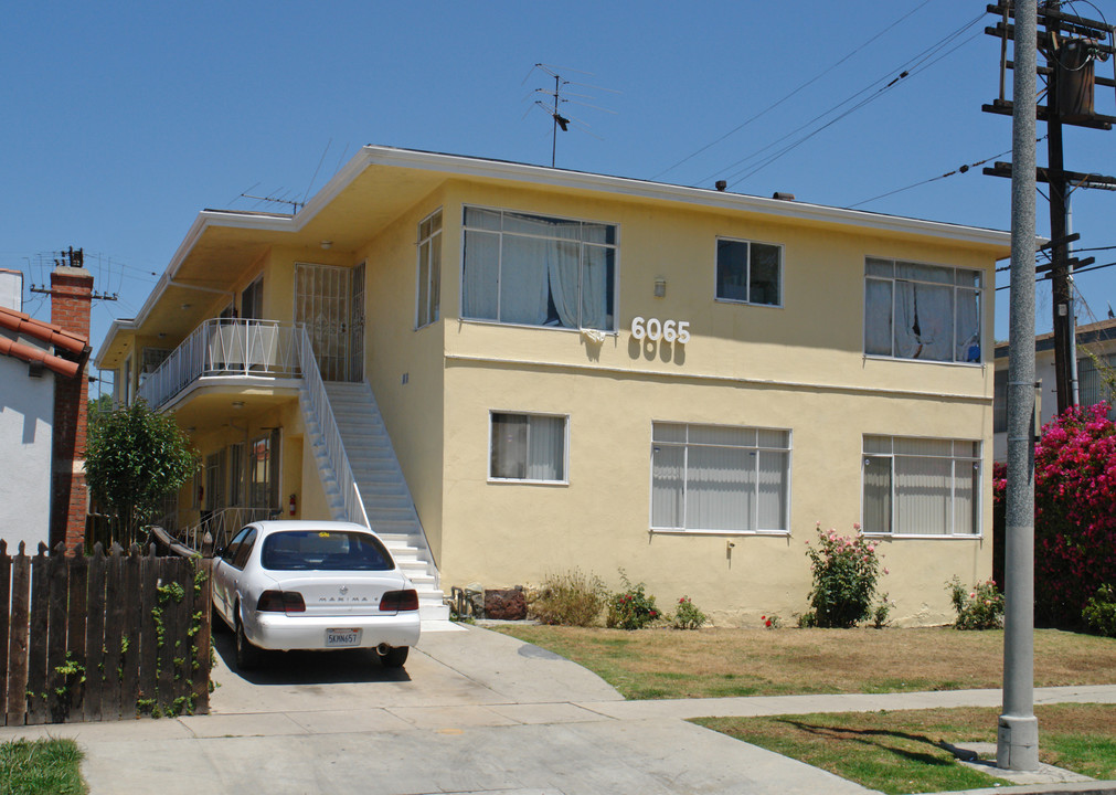 6065 Pickford Pl in Los Angeles, CA - Building Photo