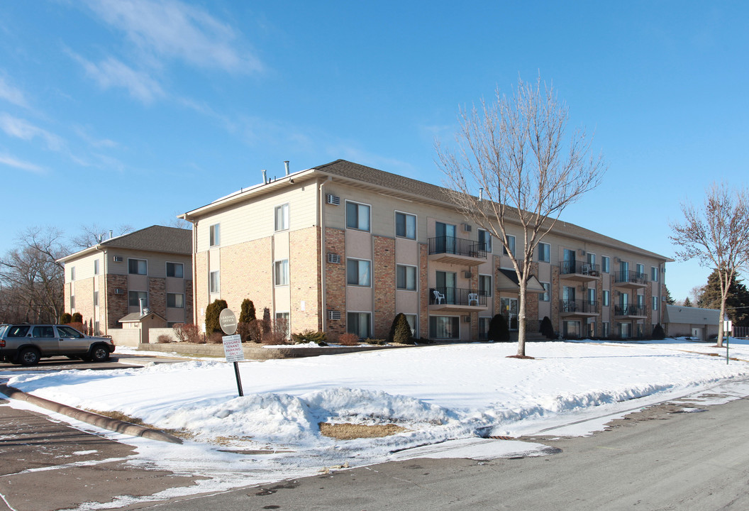 Highland Gables Apartments in Brooklyn Park, MN - Foto de edificio