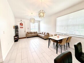 18702 SW 27th St in Miramar, FL - Building Photo - Building Photo