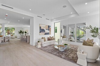 1070 Del Harbour Dr in Delray Beach, FL - Building Photo - Building Photo