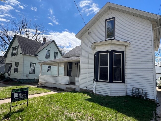 property at 313 7th Ave SE