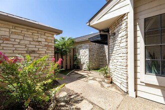2201 Lakeway Blvd in Lakeway, TX - Building Photo - Building Photo