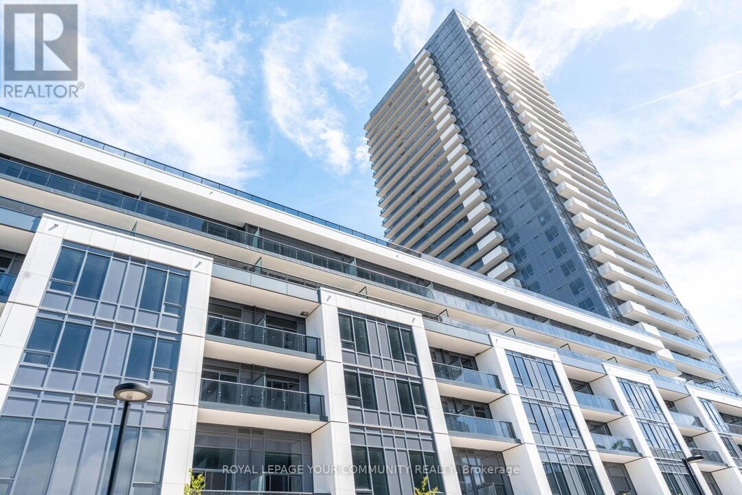 5105-5105 Hurontario St in Mississauga, ON - Building Photo