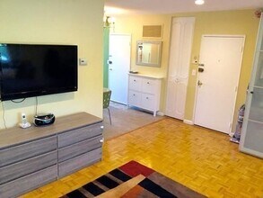 153 Lake Shore Rd in Boston, MA - Building Photo - Building Photo