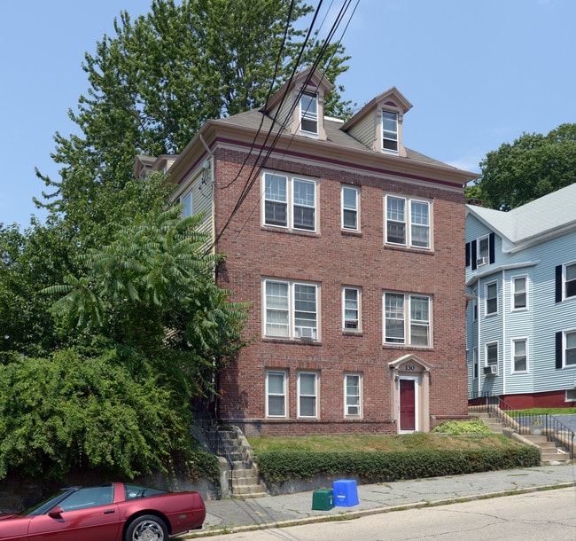 130 Doyle Ave in Providence, RI - Foto de edificio - Building Photo