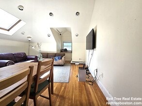 747 Washington St in Brookline, MA - Building Photo - Building Photo