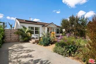 3765 Colonial Ave in Los Angeles, CA - Foto de edificio - Building Photo