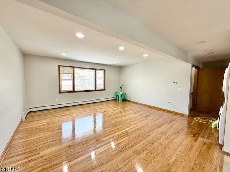 30 Cottage Pl in Garfield, NJ - Foto de edificio