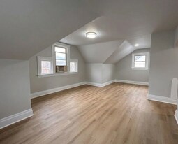 833 Stanton Ave, Unit 3rd Floor in Pittsburgh, PA - Building Photo