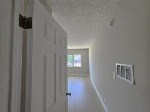 13535 Victory Blvd Apartments in Van Nuys, CA - Building Photo - Building Photo