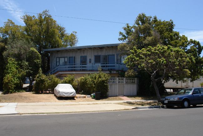 822 Olive Ave in Coronado, CA - Building Photo - Building Photo