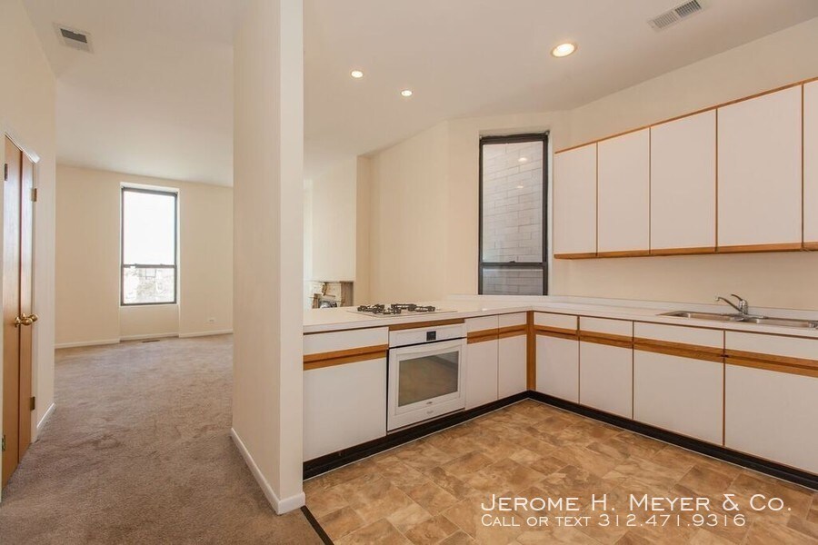 2324 N Clark St-Unit -#3 in Chicago, IL - Building Photo