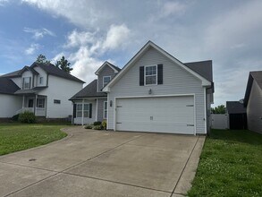 489 Medallion Cir in Clarksville, TN - Building Photo - Building Photo