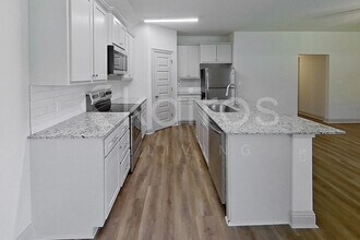 8017 Hendrick Dr in Baton Rouge, LA - Building Photo - Building Photo