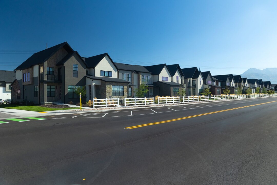 1928 W Jonsson Park Ln in Lehi, UT - Foto de edificio
