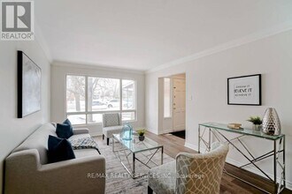 70 Montjoy Crescent in Brampton, ON - Building Photo - Building Photo