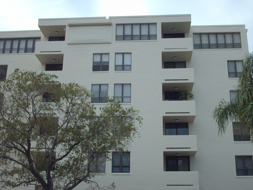 Lawrence Point in Sarasota, FL - Building Photo