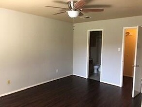 2419 Old Fort Rd in Sugar Land, TX - Building Photo - Building Photo