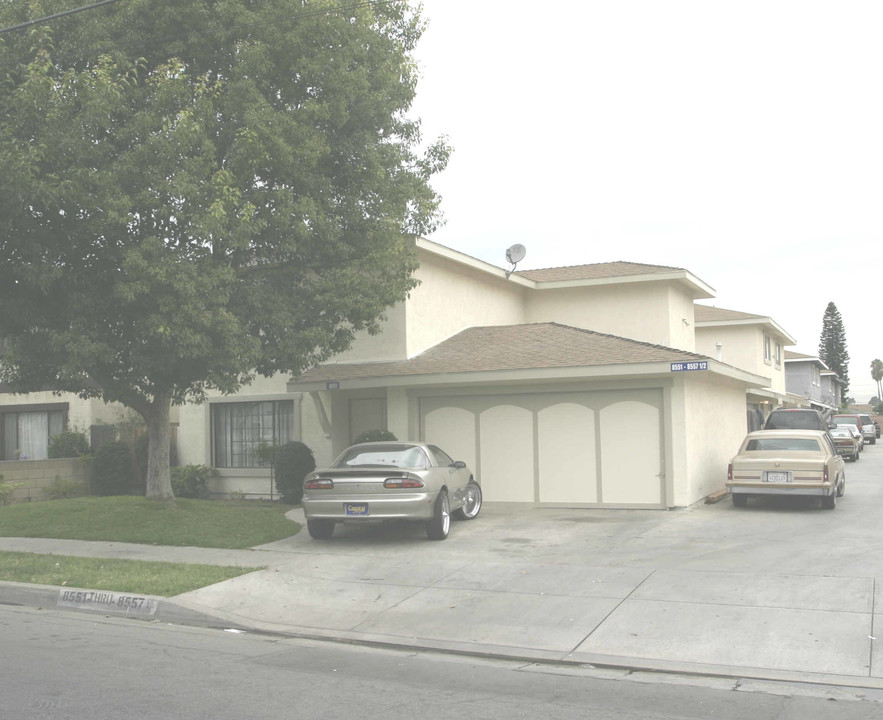 8551-8557 1/2 Cedar St in Bellflower, CA - Building Photo